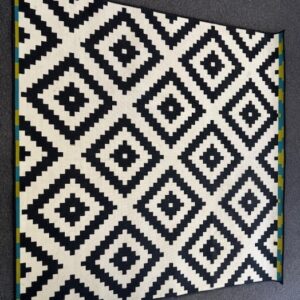 Black and White Deco Wool Rug (6' x 6')