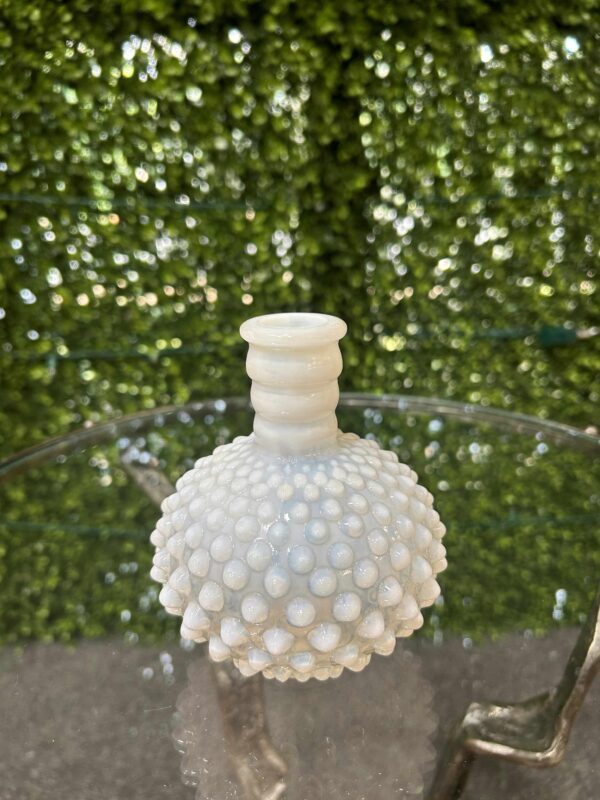 White Pearl Budvase