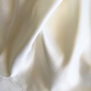 120" Round Ivory Satin Scallop Edge Tablecloth
