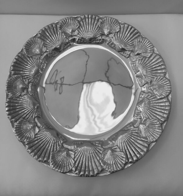 Round Tray w/Shell Design - Medium